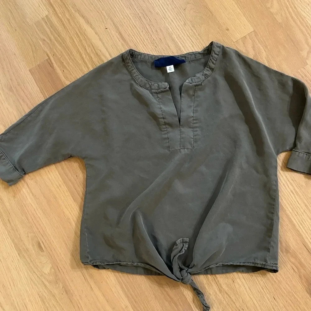 $5 ADD ON Women’s XS top from Francesca’s Boutique